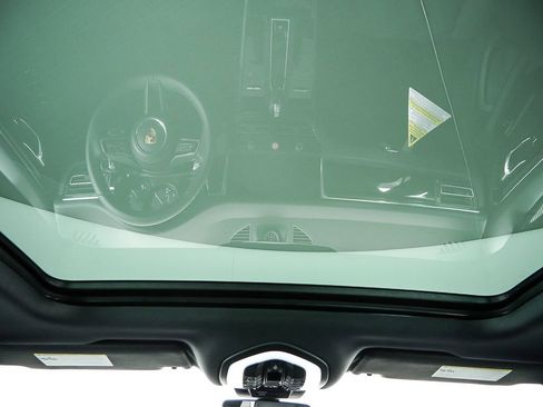 New 2026 Porsche Macan image 23