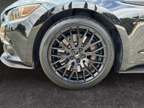 Used 2017 Ford Mustang GT RWD image 9