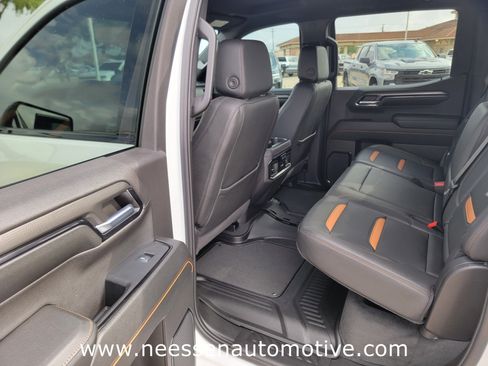 Used 2024 GMC Sierra 1500 AT4 w/ Technology Package image 11