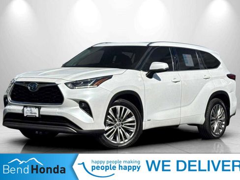 Used 2022 Toyota Highlander Platinum AWD/4WD image 1