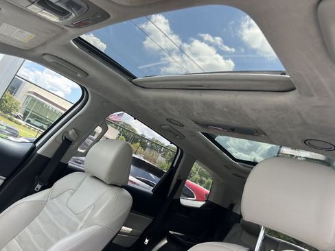 Certified 2023 Kia Telluride SX Prestige AWD/4WD image 10