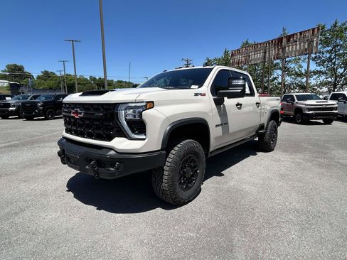 New 2026 Chevrolet Silverado 2500 ZR2 w/ ZR2 Bison Edition AWD/4WD image 7
