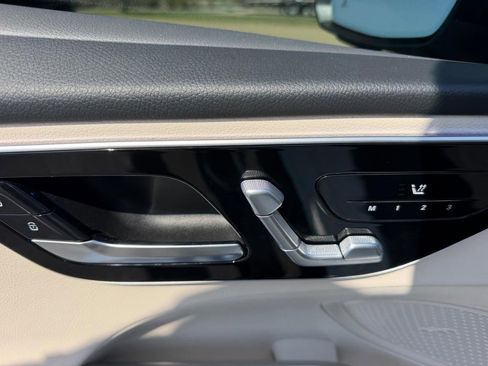 Used 2025 Mercedes-Benz C 300 4MATIC Sedan image 20
