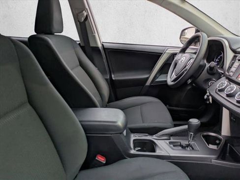Used 2018 Toyota RAV4 LE image 19