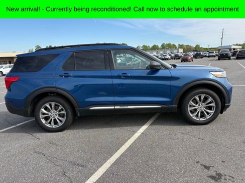Used 2023 Ford Explorer XLT w/ Equipment Group 202A image 2
