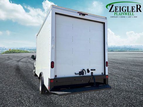 Used 2023 Ford Transit 350 DRW RWD image 4