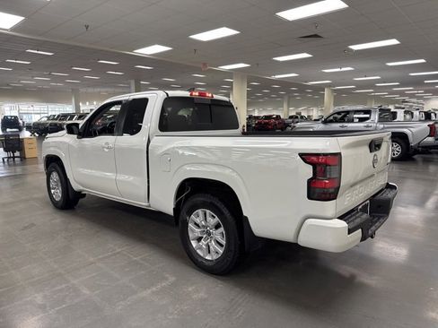 Used 2023 Nissan Frontier SV w/ SV Convenience Package image 5