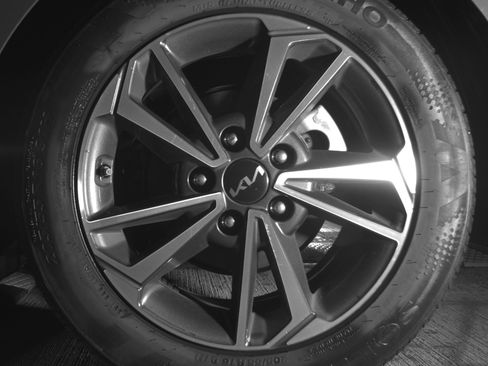 Used 2024 Kia Forte LXS FWD image 19