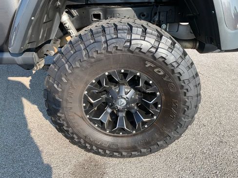 Used 2021 Jeep Gladiator Rubicon AWD/4WD image 4