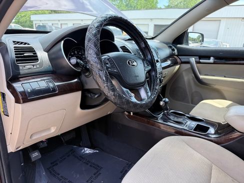 Used 2015 Kia Sorento LX image 17