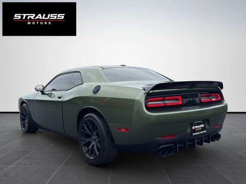 Used 2018 Dodge Challenger SXT RWD image 7