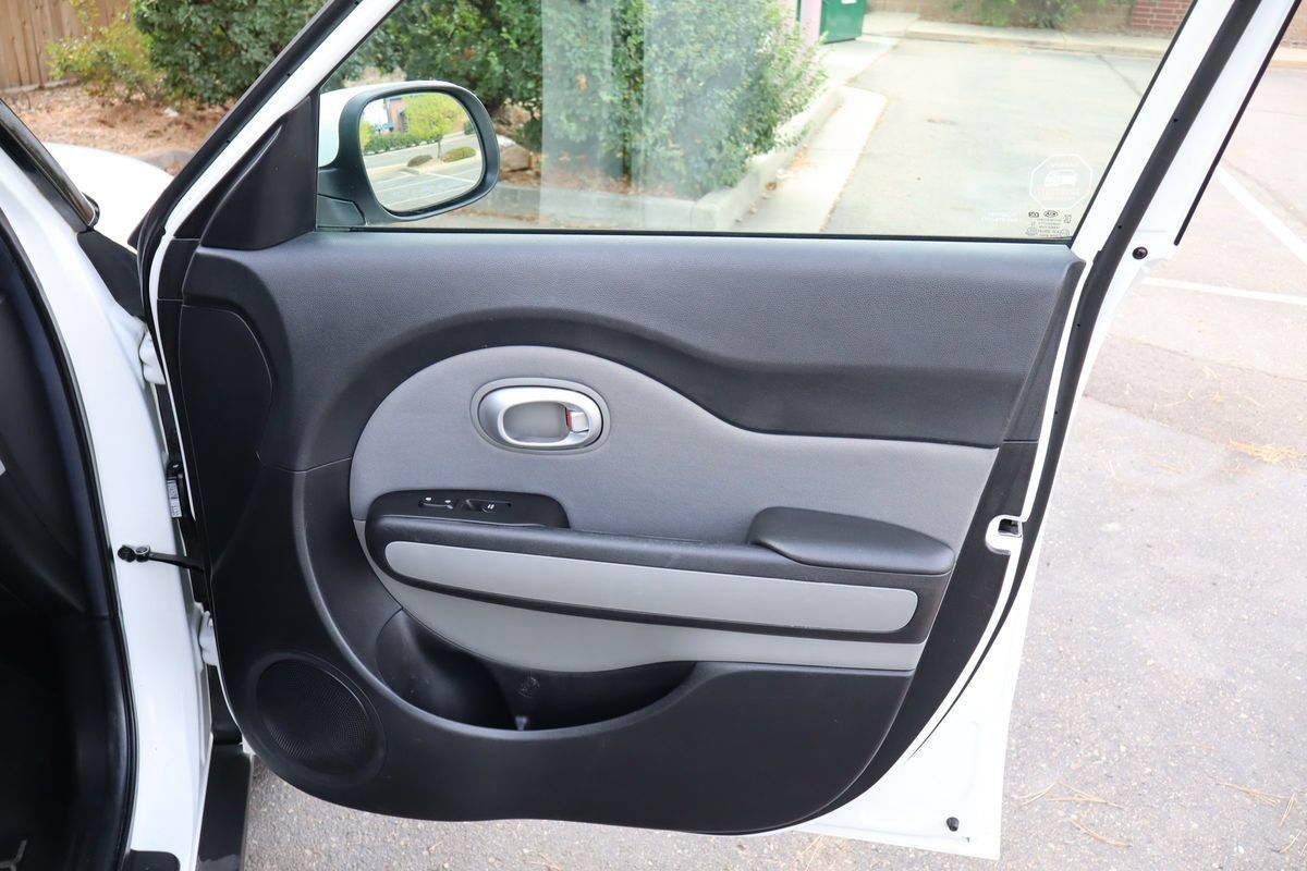Used 2015 Kia Soul + FWD image 26