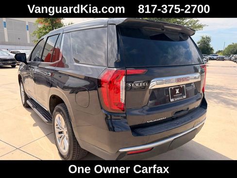 Used 2023 GMC Yukon SLT AWD/4WD image 2