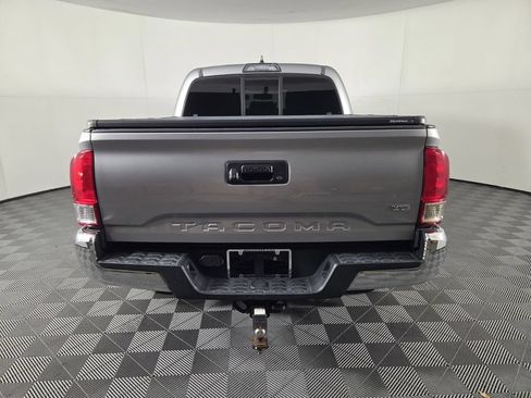 Used 2017 Toyota Tacoma TRD Sport RWD image 6