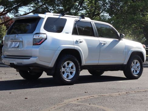 Used 2016 Toyota 4Runner SR5 AWD/4WD image 5