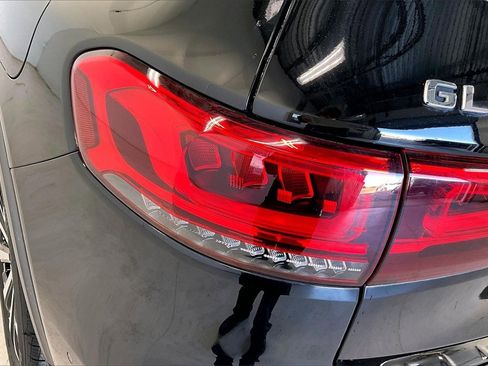 Certified 2021 Mercedes-Benz GLB 250 4MATIC image 28