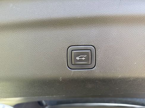 Used 2023 Chevrolet Suburban Z71 w/ Z71 Off-Road Package AWD/4WD image 18
