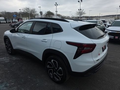 New 2026 Chevrolet Trax RS w/ Sunroof Package image 4