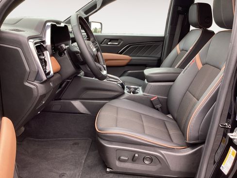 Used 2024 GMC Canyon AT4 w/ Canyon Safety Plus Package AWD/4WD image 27