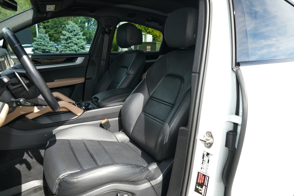 Certified 2024 Porsche Cayenne Coupe AWD/4WD image 5