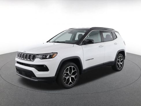 Used 2025 Jeep Compass Limited AWD/4WD image 3