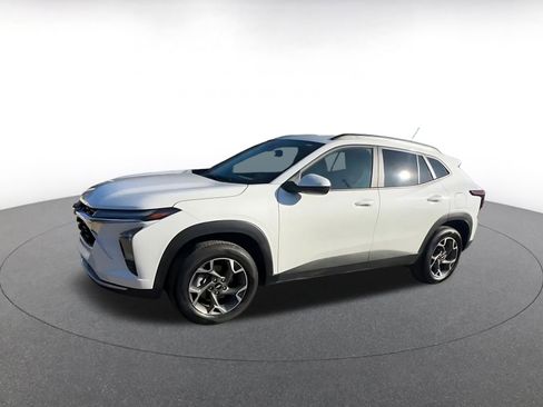 Used 2025 Chevrolet Trax LT image 8