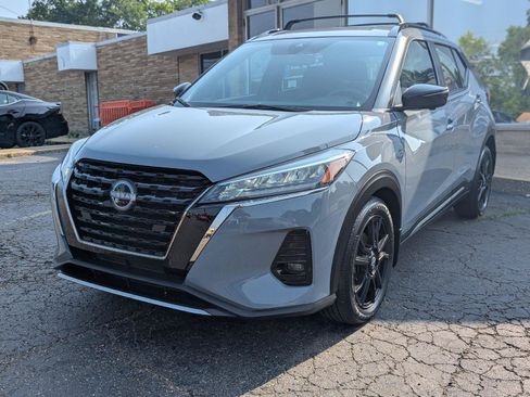 Used 2023 Nissan Kicks SR w/ Exterior Package FWD image 3