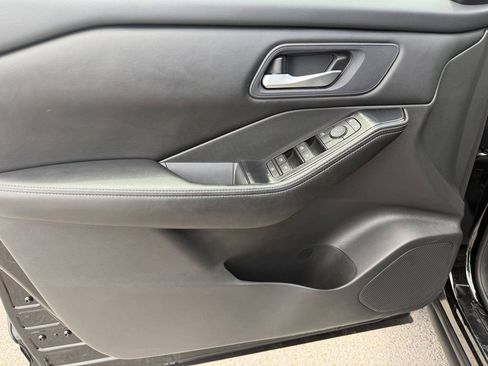 Used 2024 Nissan Rogue SV FWD image 12