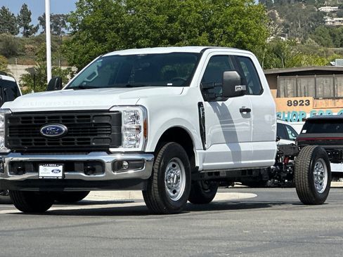 New 2026 Ford F250 XL w/ XL Chrome Package RWD image 7