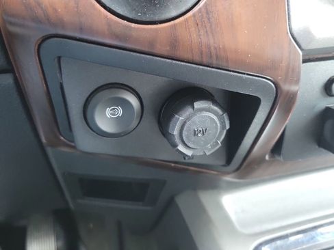 Used 2016 Ford F250 Lariat w/ Lariat Ultimate Package AWD/4WD image 32