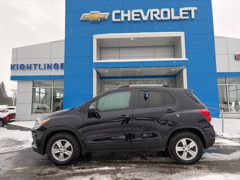 Used 2021 Chevrolet Trax LT w/ Premium Seat Package image 4