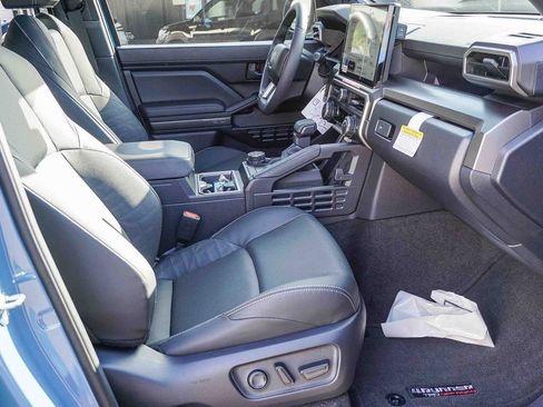 Used 2025 Toyota 4Runner TRD Off-Road Premium AWD/4WD image 12