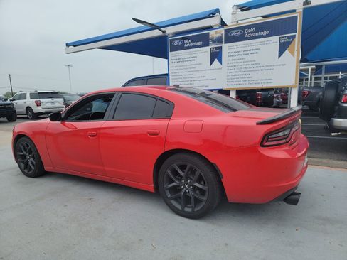 Used 2019 Dodge Charger SXT w/ Plus Group RWD image 2