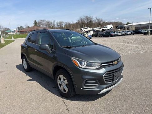 Used 2018 Chevrolet Trax LT w/ LT Convenience Package image 5