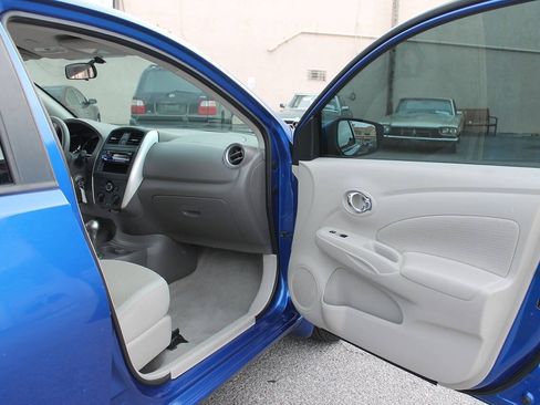 Used 2015 Nissan Versa SV FWD image 25