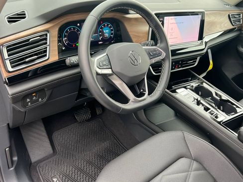 Used 2024 Volkswagen Atlas SE FWD image 22