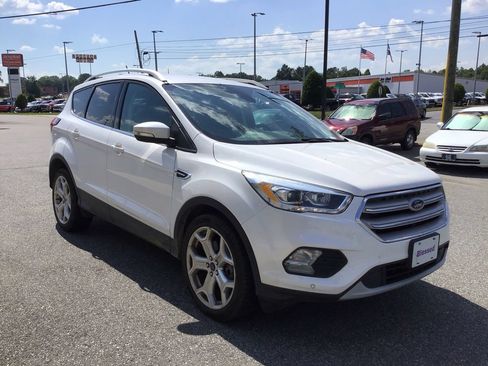 Used 2019 Ford Escape Titanium FWD image 9