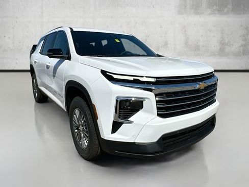 New 2025 Chevrolet Traverse LT w/ Enhanced Driving Package image 3