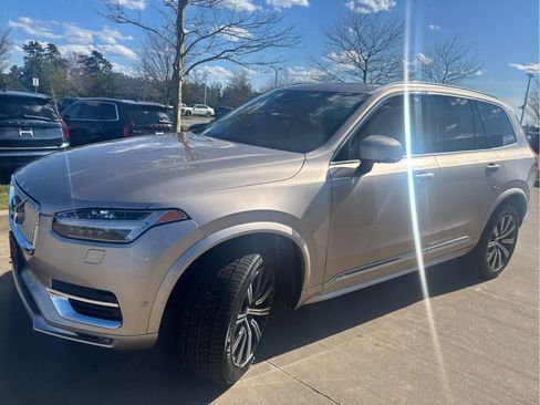 Used 2023 Volvo XC90 B6 Plus w/ Protection Package AWD/4WD image 4