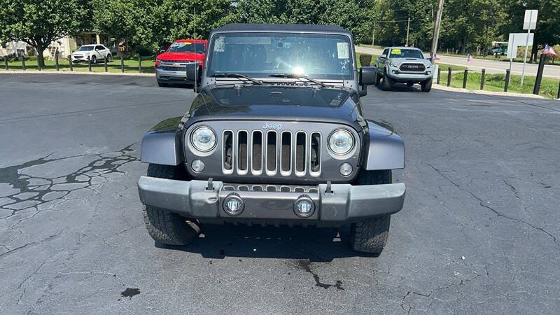 Used 2017 Jeep Wrangler Unlimited Sahara w/ Connectivity Group AWD/4WD image 3