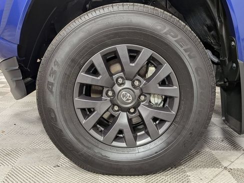 Used 2022 Toyota Tacoma SR5 w/ Technology Package RWD image 28
