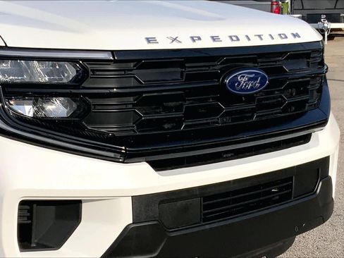 Used 2025 Ford Expedition Active AWD/4WD image 27