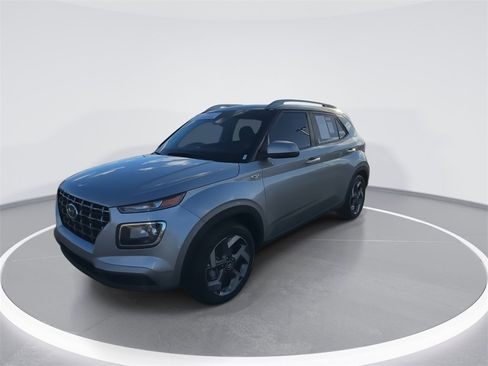 Used 2024 Hyundai Venue SEL image 4
