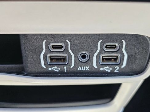 Used 2023 Chrysler Pacifica Touring-L FWD image 38