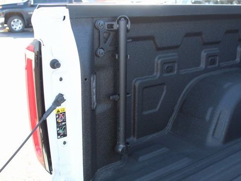 Used 2025 GMC Sierra 1500 SLT image 7