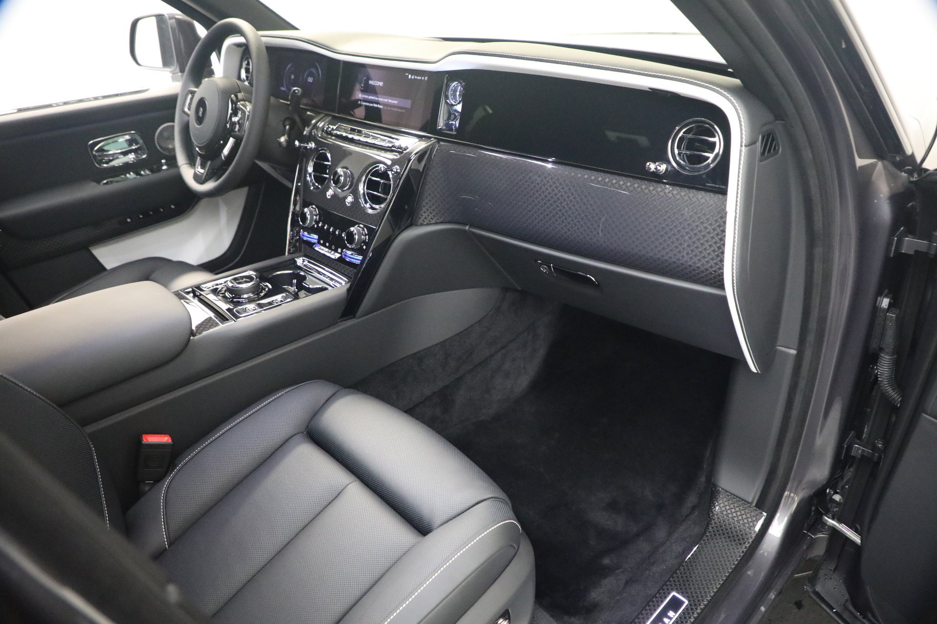 New 2027 Rolls-Royce Cullinan Black Badge AWD/4WD image 21