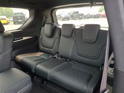 New 2027 INFINITI QX80 Autograph w/ Premium Cargo Package AWD/4WD image 6