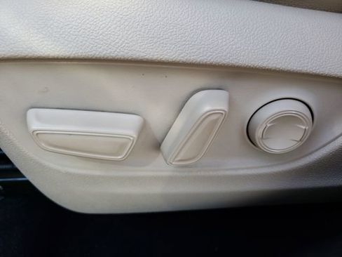 Used 2022 Toyota Highlander XLE image 18