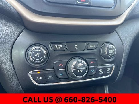 Used 2016 Jeep Cherokee Limited w/ Luxury Group AWD/4WD image 15