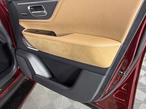 Used 2025 INFINITI QX80 Sensory image 35